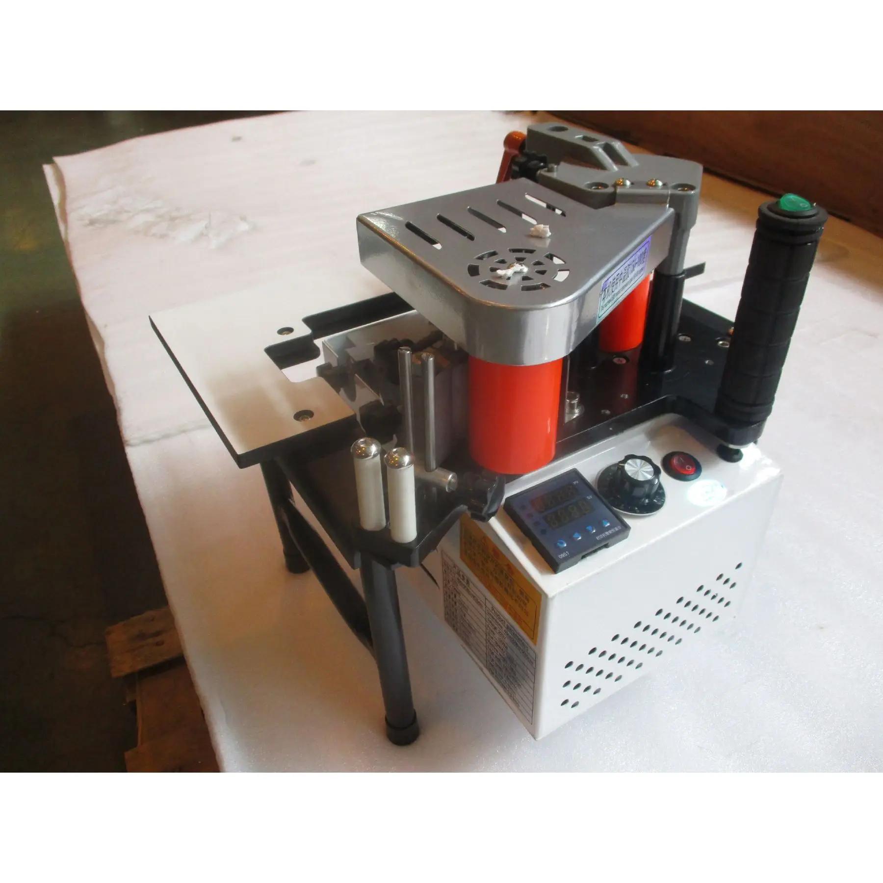 Ручной кромкооблицовочный станок КМ 40|Оборудование для производства древесных