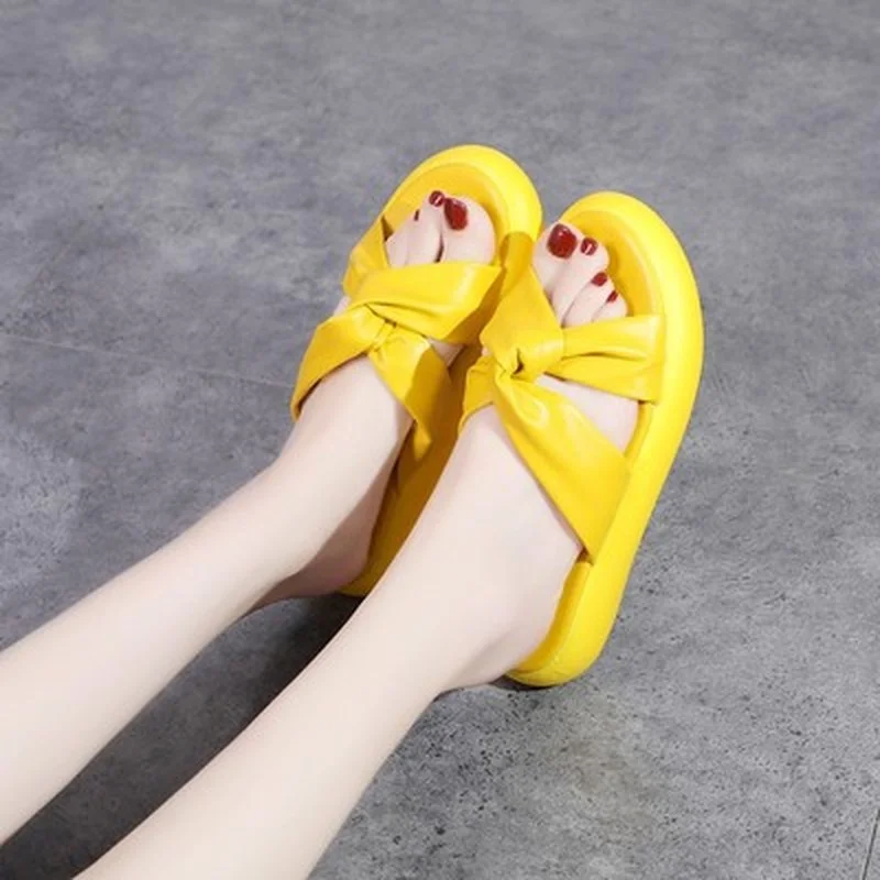 

Net Red Sandals and Slippers Female Summer Wear Cute Ins Trendy Fashion 2021 New Summer Wettable Slippers