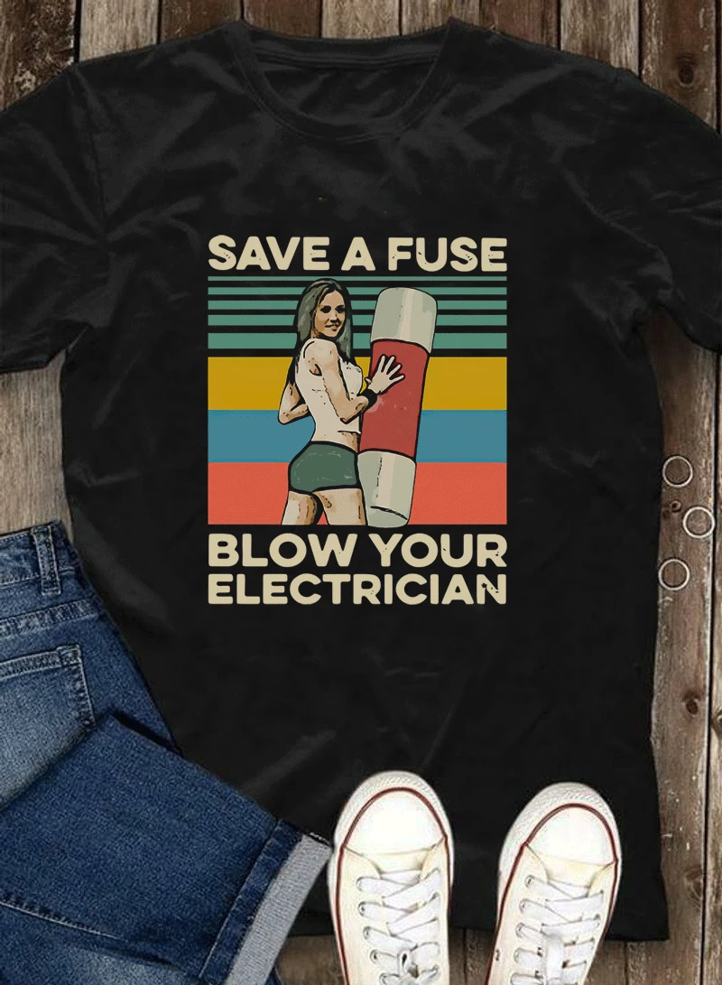 

Футболка унисекс с надписью «Save A Fuse Blow Your Electrician Vintage»