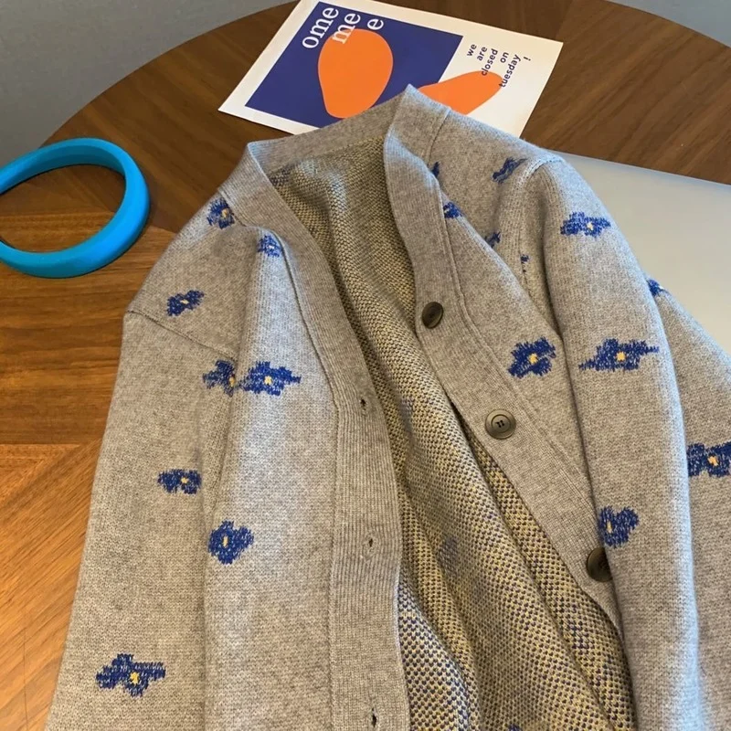 

Новый однобортный трикотажный топ с вышивкой и V-образным вырезом, женский жакет с длинным рукавом и принтом, кардиган, свитер для осени/зимы...