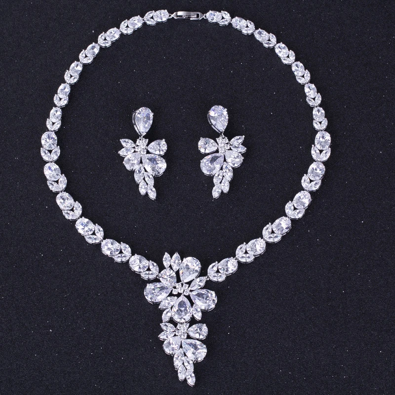 Свадебный комплект из колье и серёг с блестящими цветами кубическим