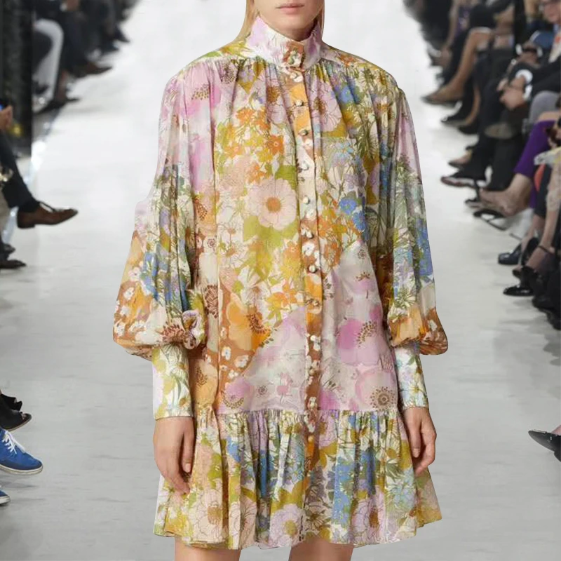 Шифоновое платье с цветочным принтом воротником-стойкой и рукавами-фонариками