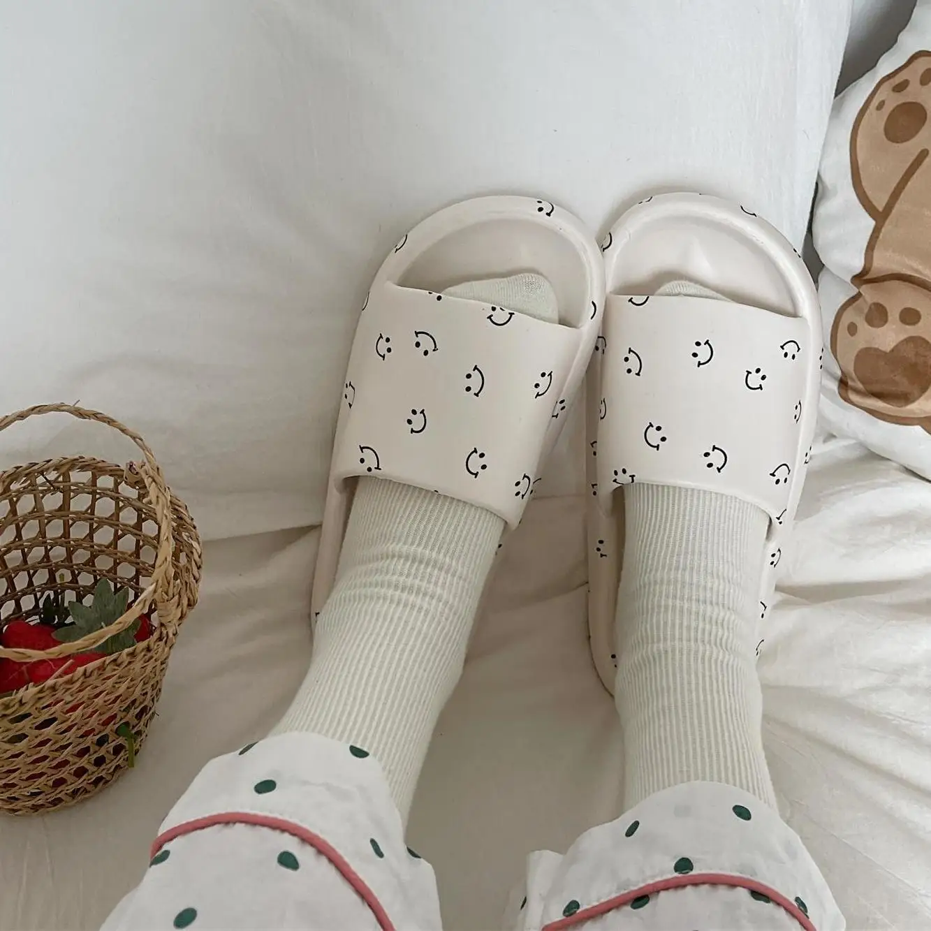 Удобные симпатичные Тапочки с героями мультфильмов домашние Нескользящие