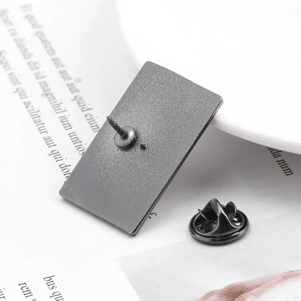 Эмалированная брошь в виде музыкальной радужной ленты стиле 90-х годов