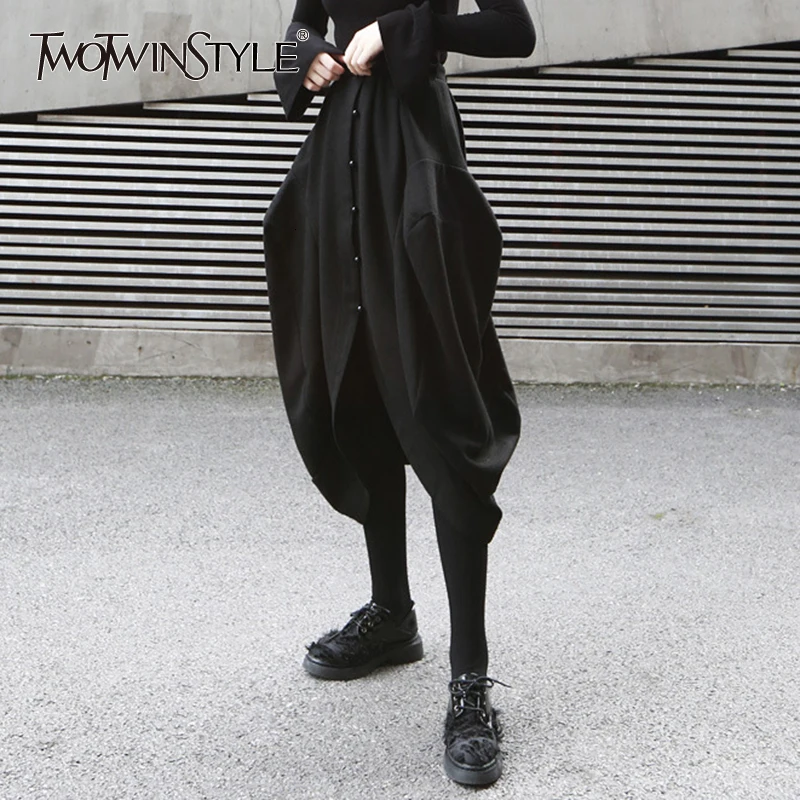 Женская Асимметричная юбка TWOTWINSTYLE черная повседневная с высокой талией и рюшами