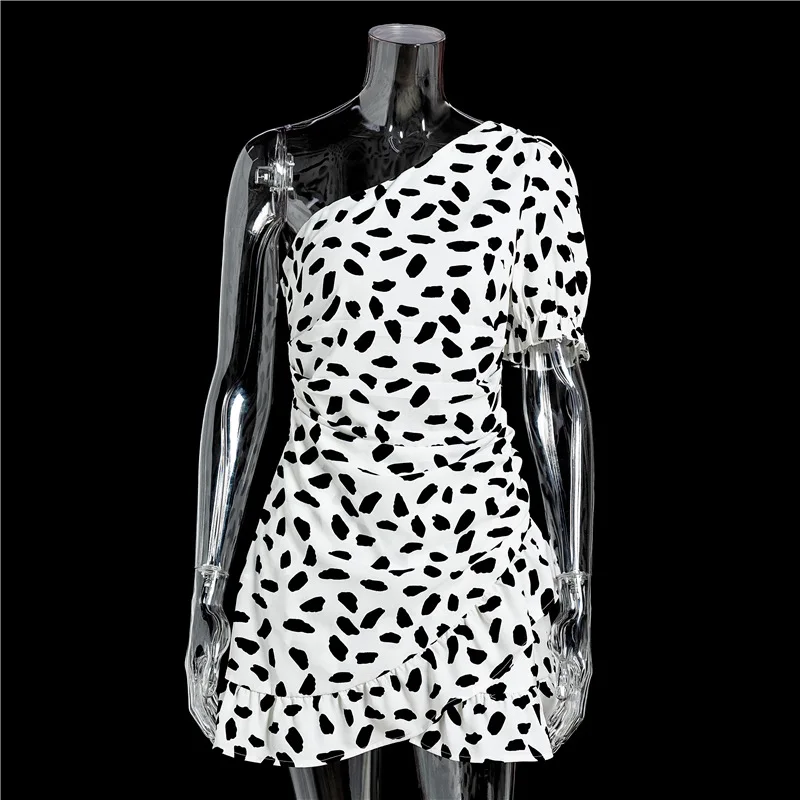 

Fashion Black White Polka Dot Dress One Shoulder Short Sleeve Ruffles Summer Dress Ladies Ruched Mini Dress Women Vestidos 2021