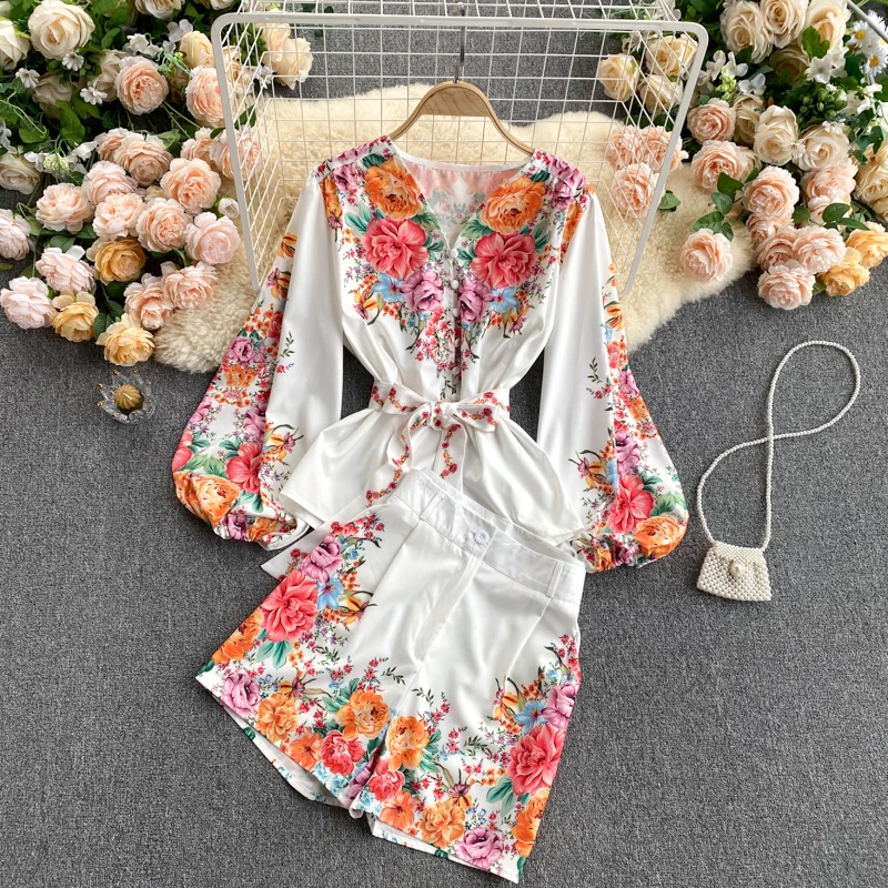 

Full Garden Spring Collection 2021 Spring Explosive Set Two-piece Palace Style Puff Sleeve Shirt + Wide Leg Shorts