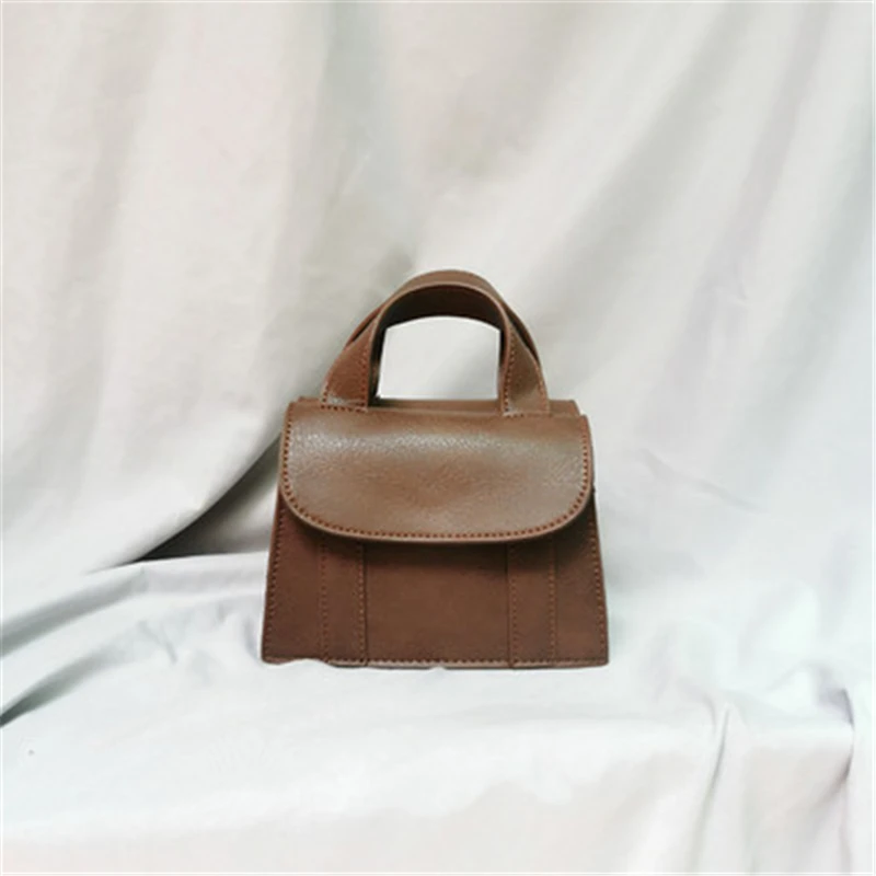 Сумка на плечо женская кожаная маленький квадратный саквояж цепочке мессенджер