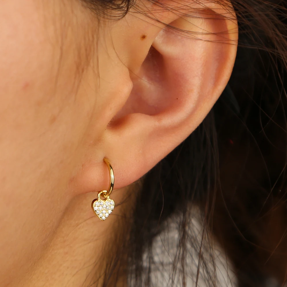 Искрящиеся очаровательные серьги с фианитом минималистичные Нежные милые