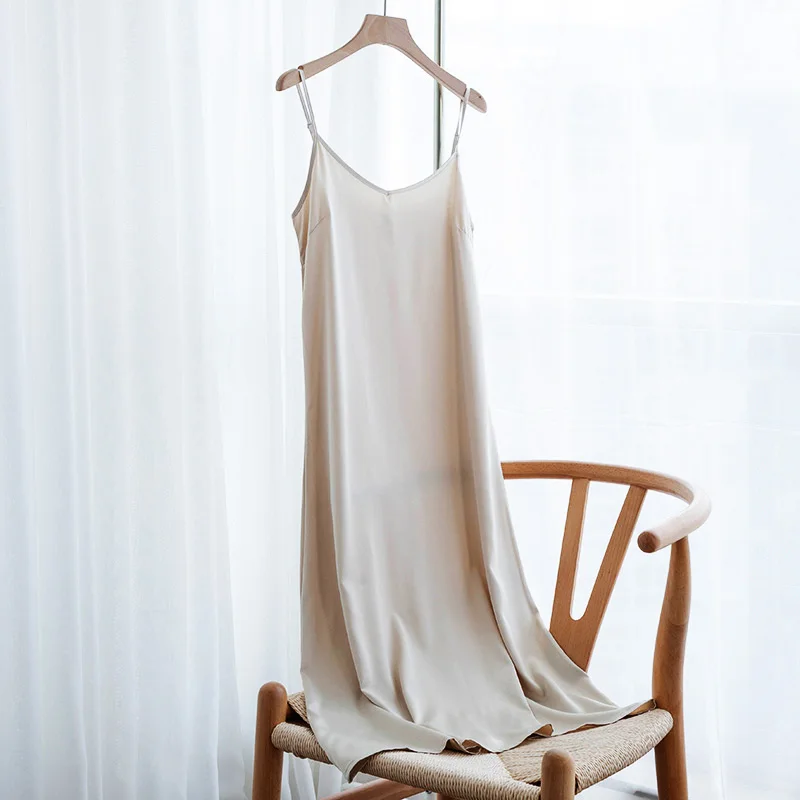 Женское платье летнее на тонких бретельках с сатиновое длинное очень мягкое