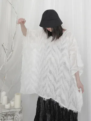 Черная футболка Yamamoto женская летняя свободная с полурукавами и открытыми