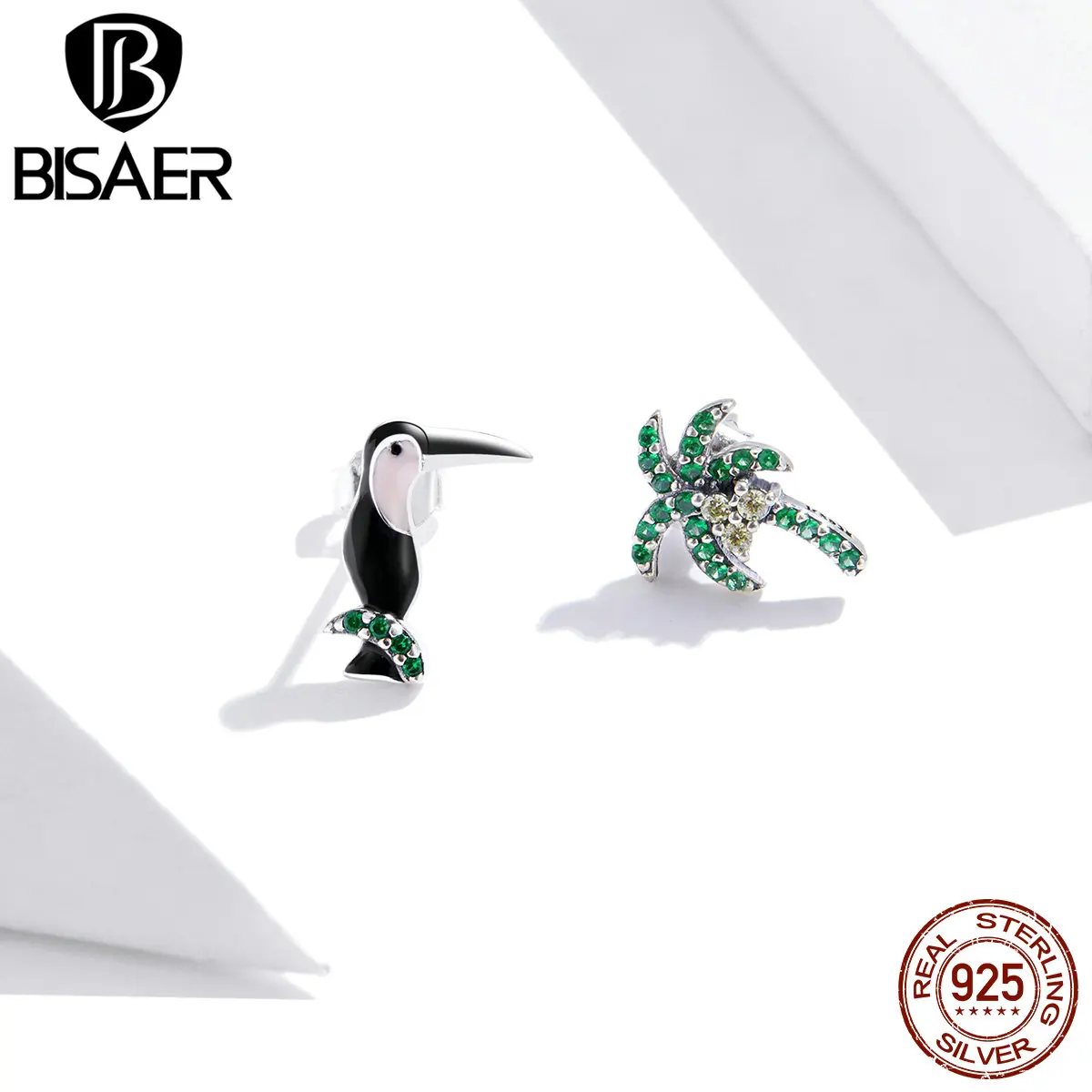 Женские маленькие серьги гвоздики из серебра 925 пробы с зеленым