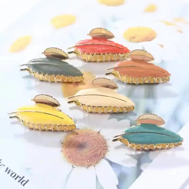 

Leaf Hair Claw Clip For Women Matte painting Barrettes Solid Color Hair Pins Ins Headwear Accessories