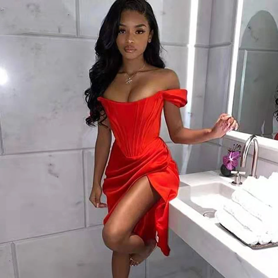 Женское атласное платье без бретелек сексуальное красное с разрезом элегантное