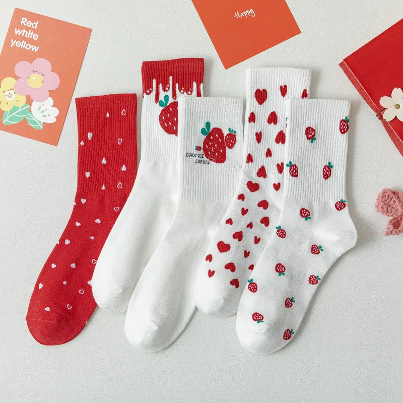 

2021 New Designer Kawaii Loving Heart Strawberry Socks for Women Spring Autumn Korean Style Woman Socks Cotton 6802
