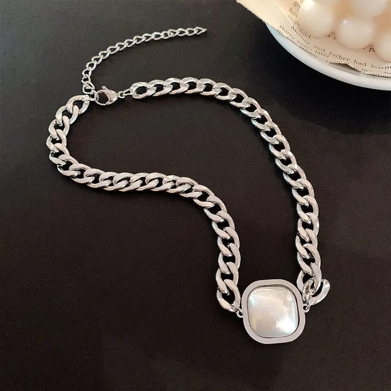 

Japan and South Korea cold wind square pearl necklace female hip-hop niche personality design sense clavicle chain trend