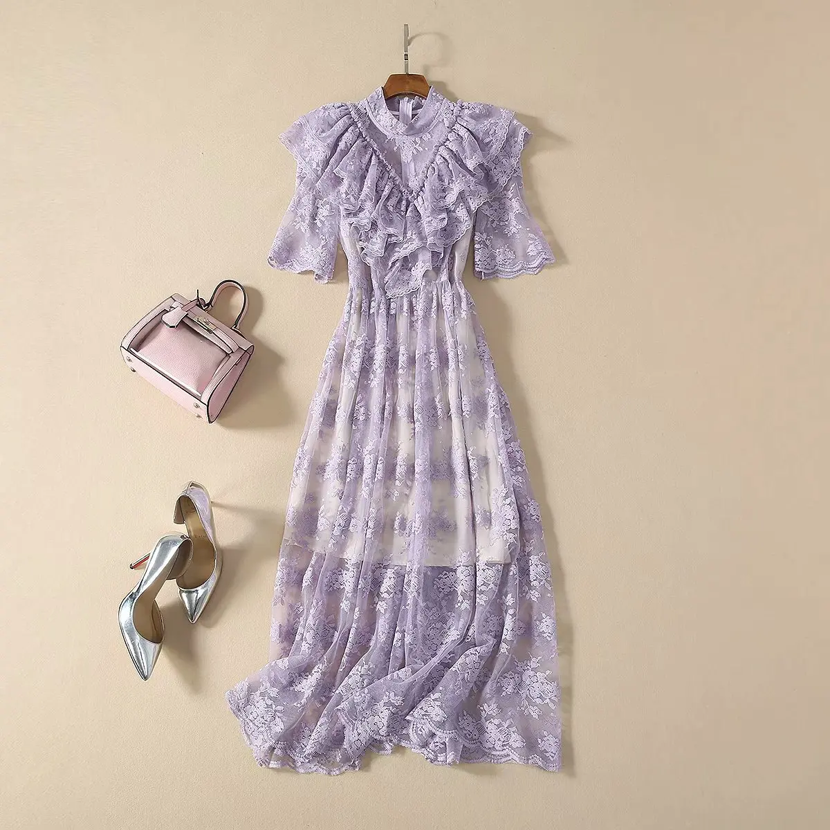 Женское модельное платье с оборками элегантное праздничное фиолетовое