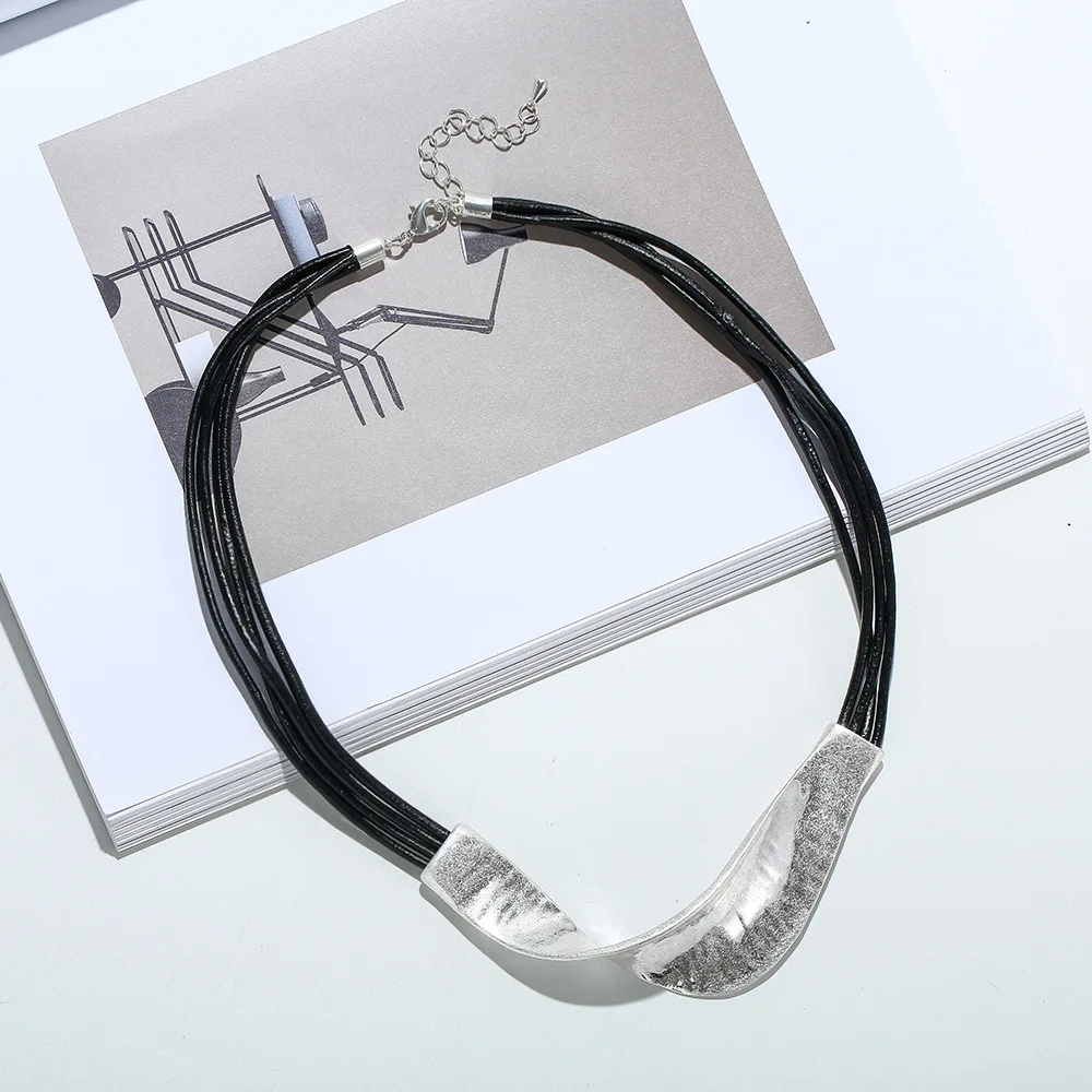 Amorcome Black Leather Choker Chunky Necklaces for Women with Curved Silver Metal Pendant Necklace Femme Fahsion Jewelry