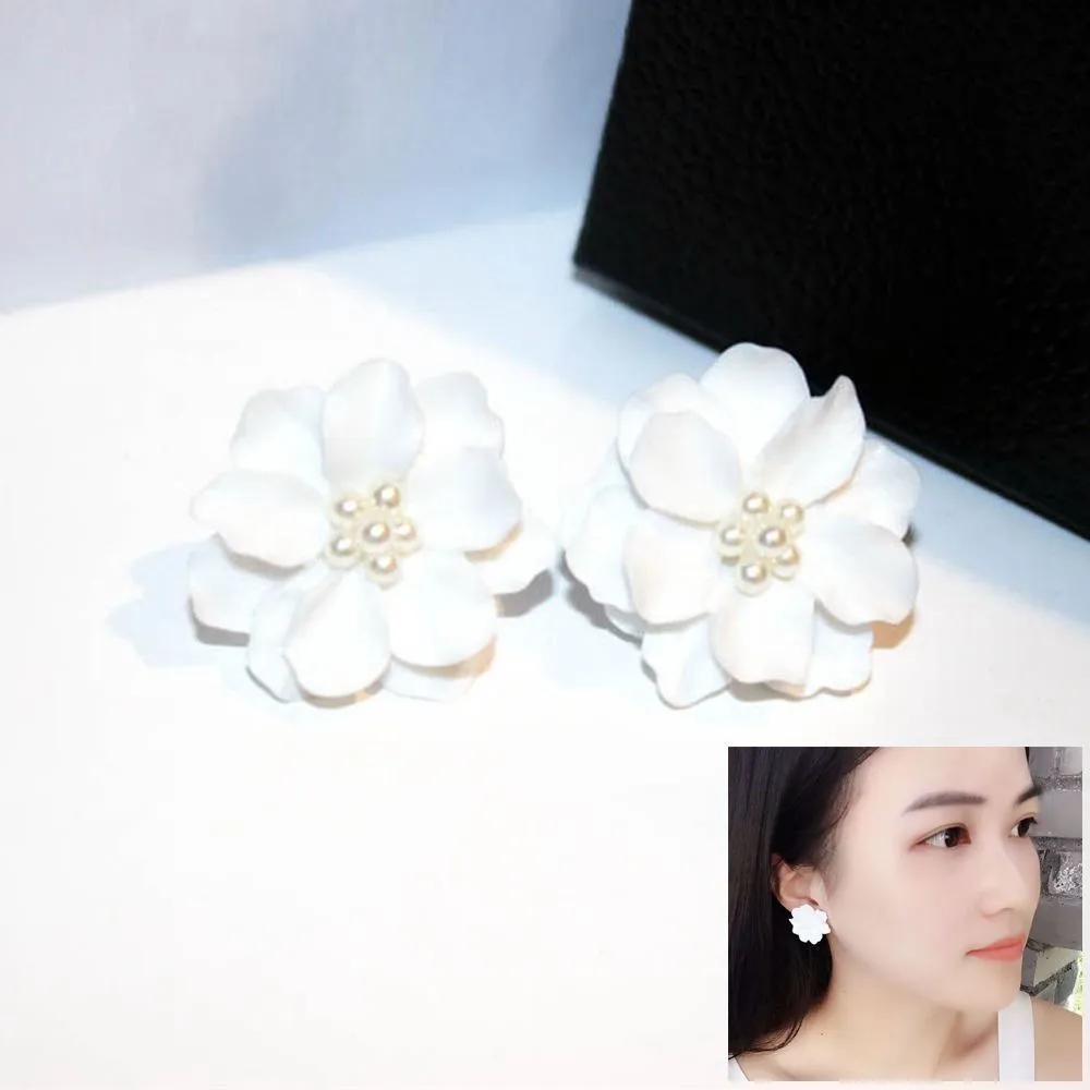 

1 Pair Women's Earrings Simple White Flower Pearl Stud Earrings For Women Cute Earrings Jewelry Accessories Gift