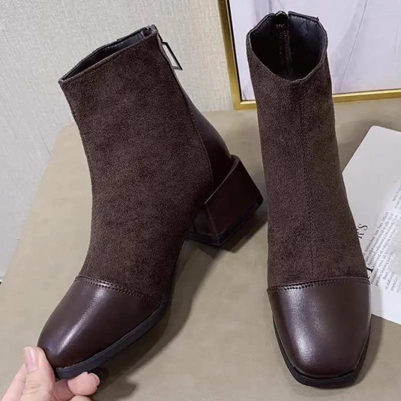 

Женские замшевые ботильоны на молнии, с квадратным носком, из искусственной кожи, на каблуке, женские элегантные массивные Ботинки Челси, но...