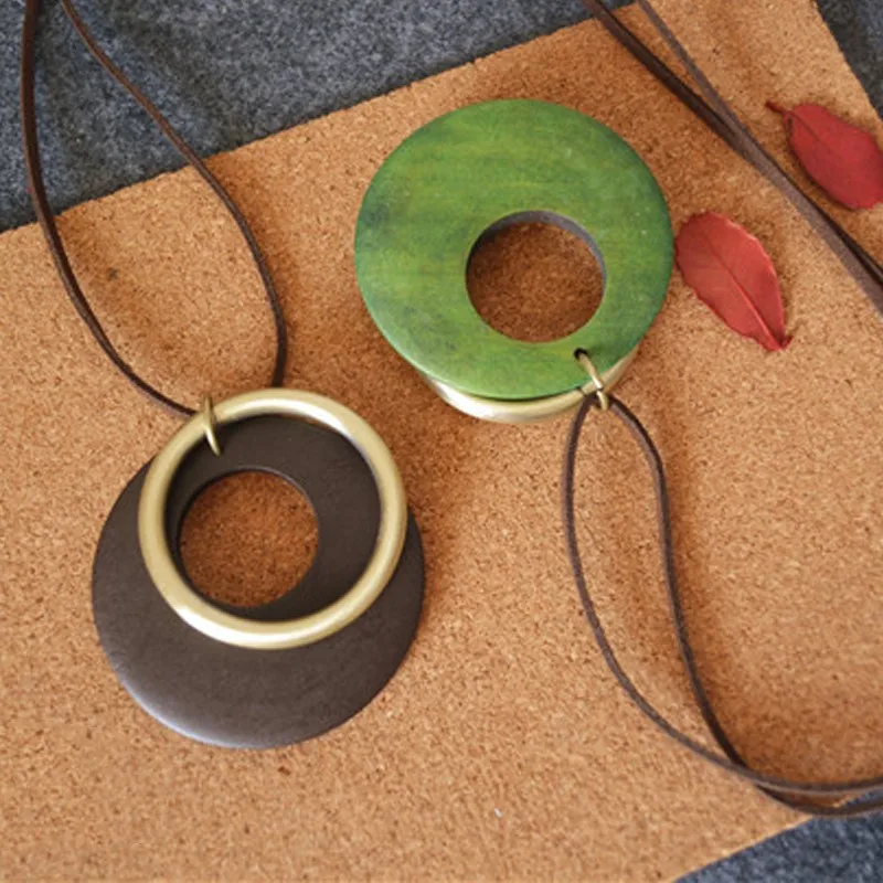 

2019 Vintage Long Necklace Fashion Handmade Jewelry Wearing Rope Leather Alloy Circle Charm Pendant Wood Necklace