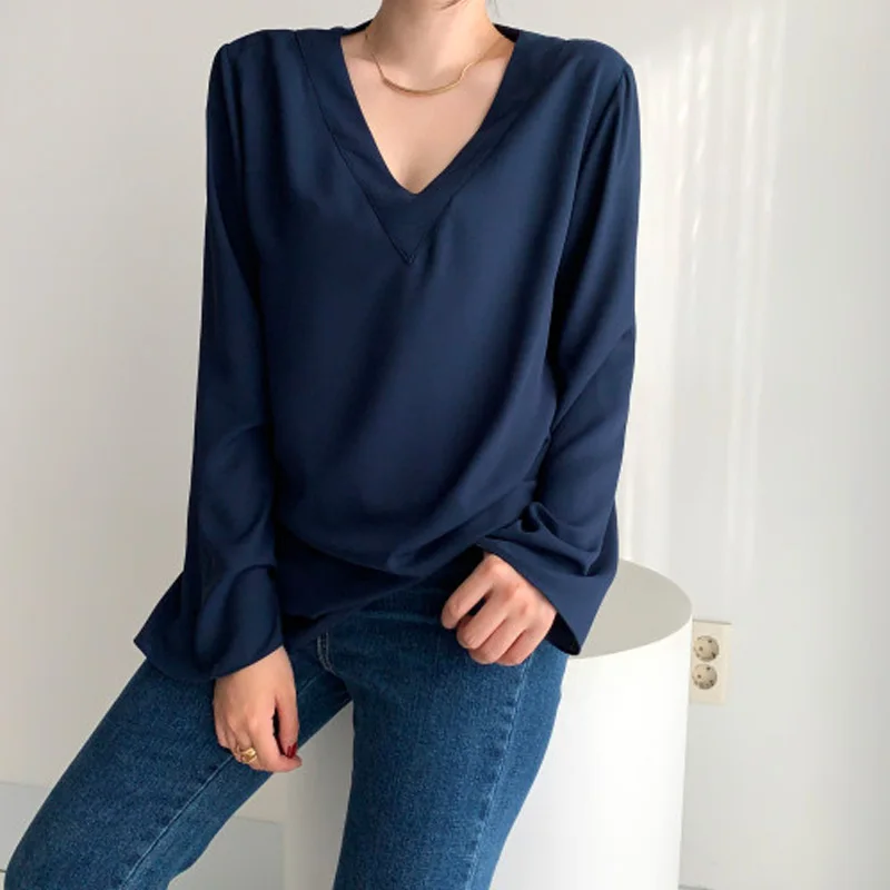 

Korean Chic Minimalist Early Spring New Elegant Slimming V-neck Flared Sleeves Loose Top Casual Chiffon Shirt