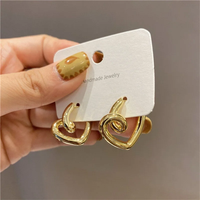 

New Fashion Metal Gold Love Heart Hoop Earrings For Women 2021Korean Minimalist Hip Hop Earring Wedding Jewelry Brincos
