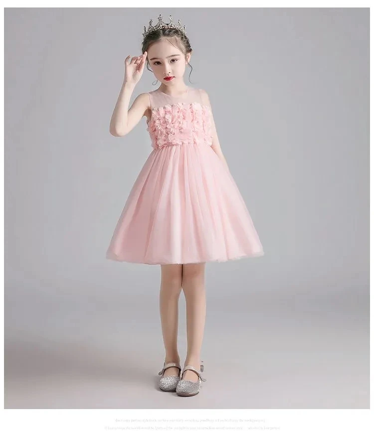 Детское платье с аппликацией в виде лепестков цветов из тюля | Новый год