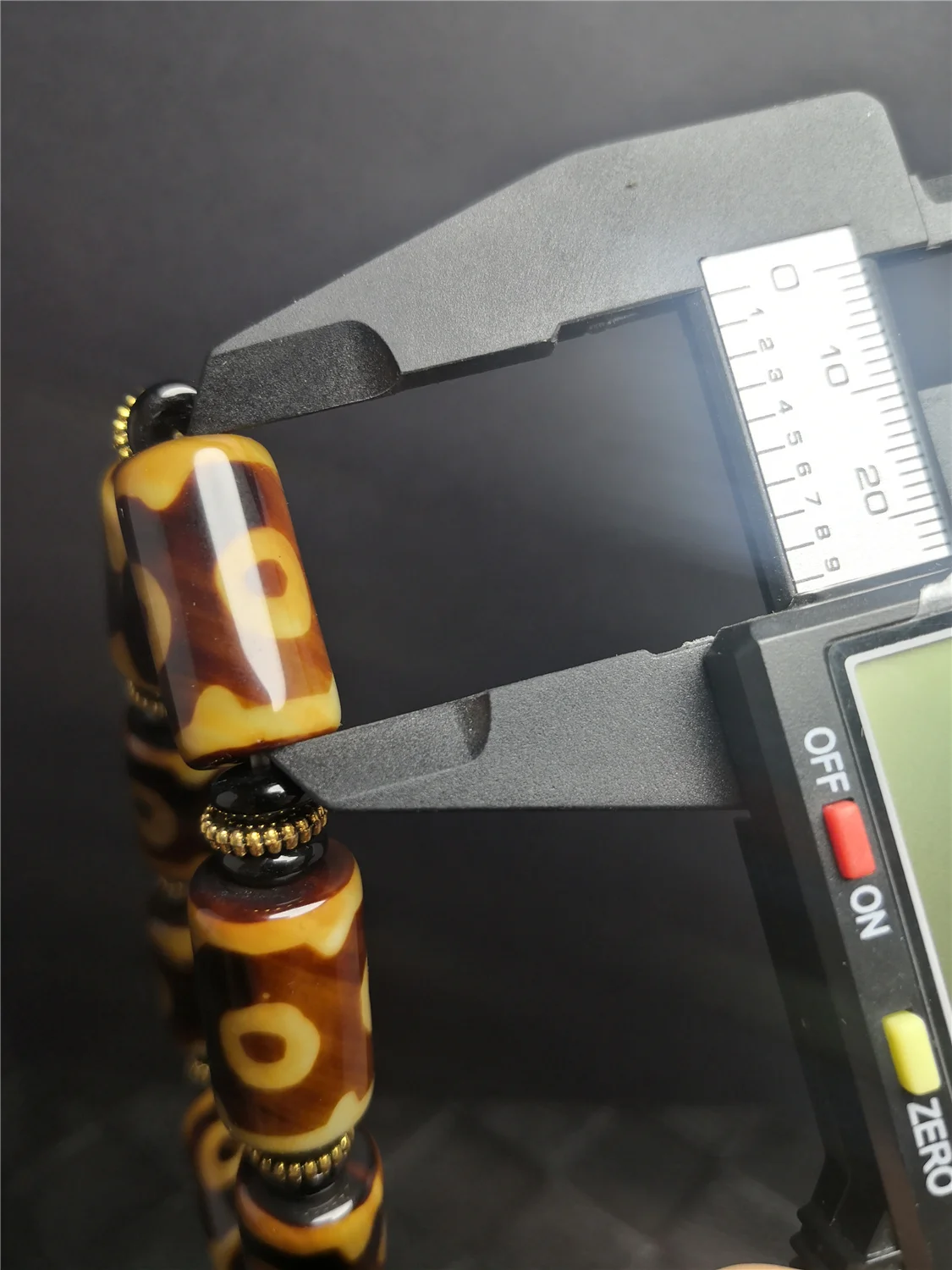 Мужской браслет из натурального старого агата с защитой от сглаза