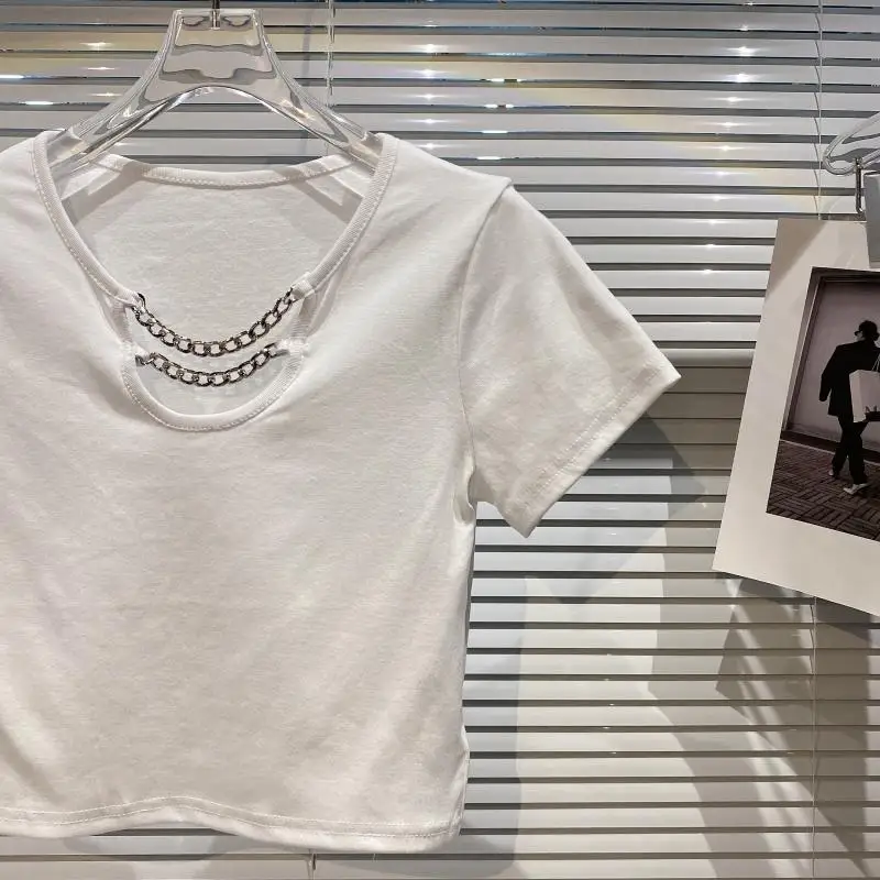 

2021 Summer New Fashion Metal Chain Neckline Ladies Top Tee Stretchy Short Midriff-Baring Short-Sleeved Pullover Women T-shirt