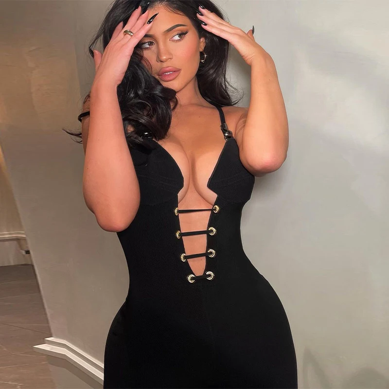 Женский Облегающий комбинезон на бретелях-спагетти черный с вырезами и открытой