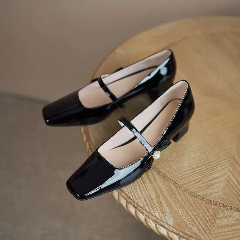 

Single shoe women's thick heel square head versatile 2021 new button French Hepburn Mary Jane Bridesmaid shoes wedding shoes