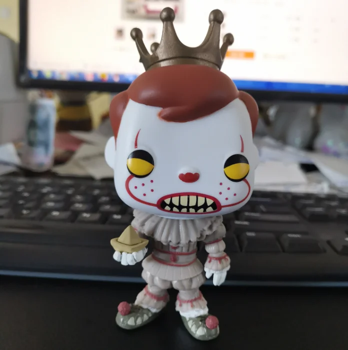 

SE Freddy Stephen King's It Clown with Crown Vinyl Dolls Figure Toys
