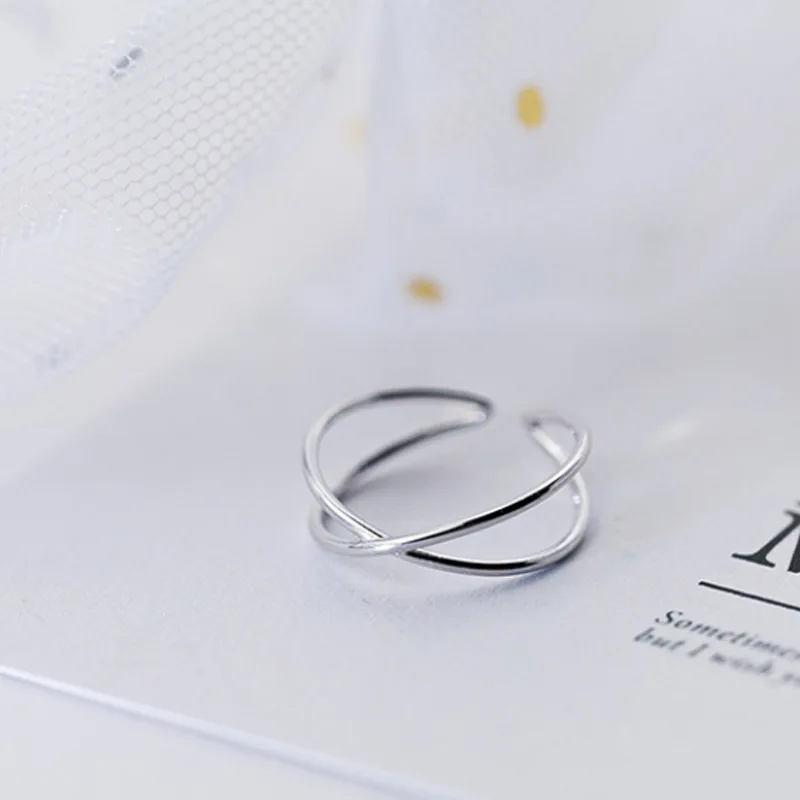 Женское кольцо в простом стиле серебристого цвета | Украшения и аксессуары
