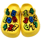 100 шт.; Оптовая продажа; Детское нижнее белье Разноцветные номер значок обувь браслет с подвесками аксессуары для детей BB вечерние подарки фигурки из ПВХ для 