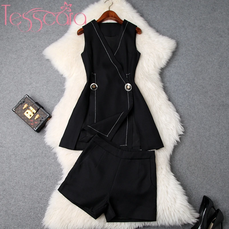 Женский брючный костюм TESSCARA летний с шортами и V-образным вырезом |