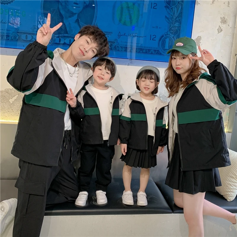 

2021 Корейская семейная одежда, куртка в стиле пэчворк для папы и сына, осеннее пальто для мамы и дочки, семейные одинаковые наряды, модная семейная одежда