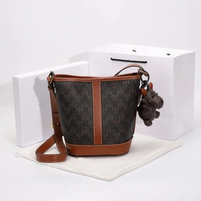 

Новинка 2021, модная подходящая ко всему сумка-мешок высокого качества с ретро-принтом, женские сумки на плечо, кошельки и сумки, Роскошный диз...