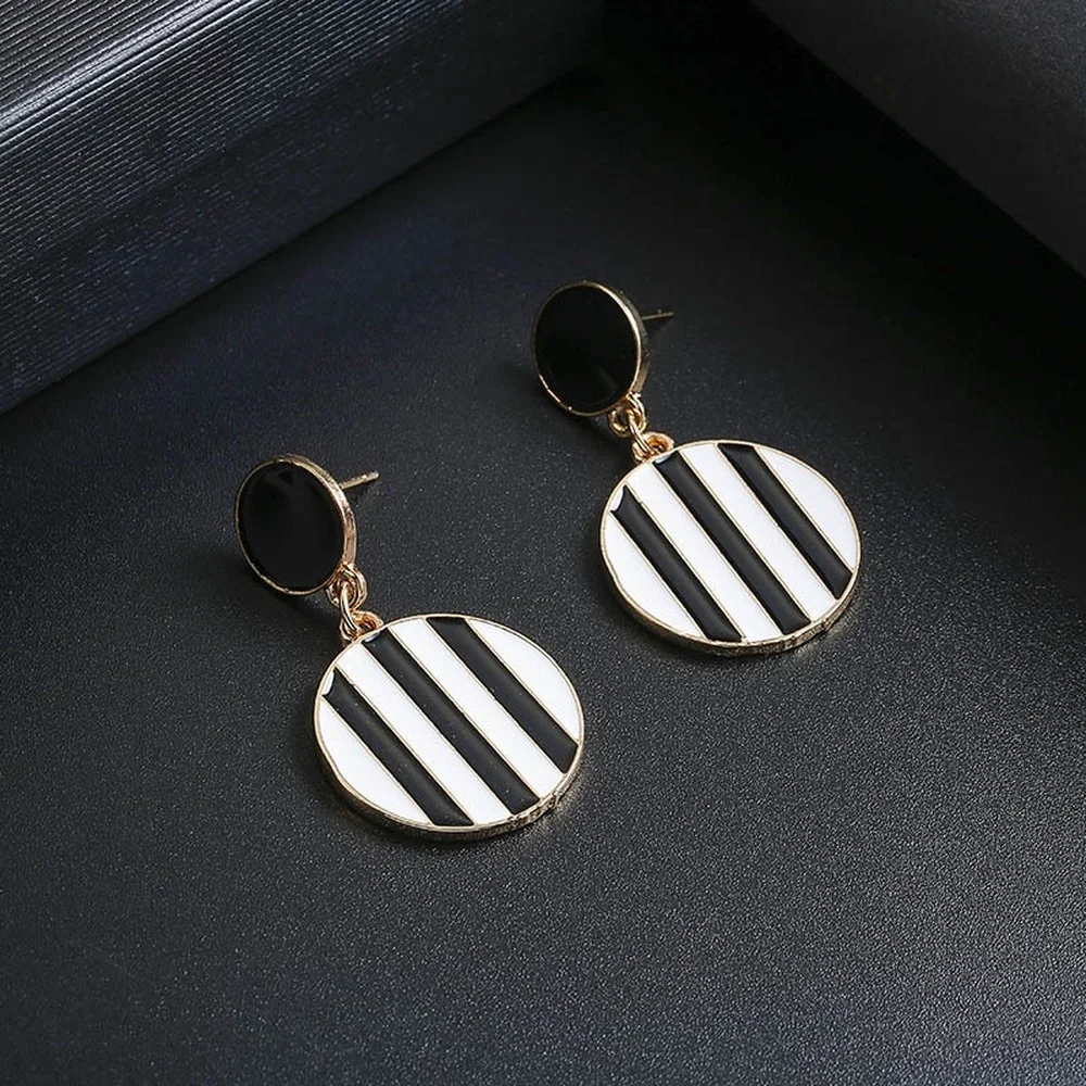 

New Geometric Round Earrings Korean Version To Act The Role Of Women Aretes De Mujer Modernos 2020 Trendy Fine Stud Earrings