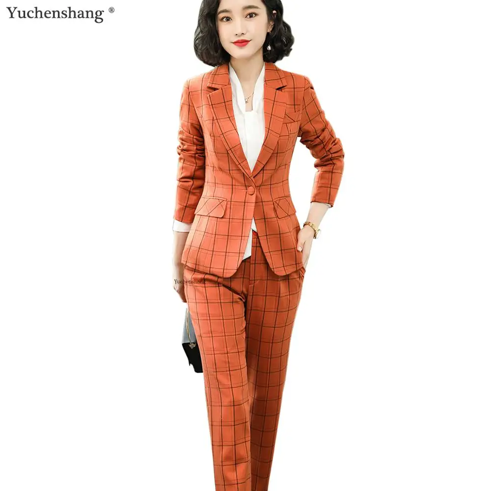 Женский офисный брючный костюм в клетку оранжевые черные блейзеры и брюки для
