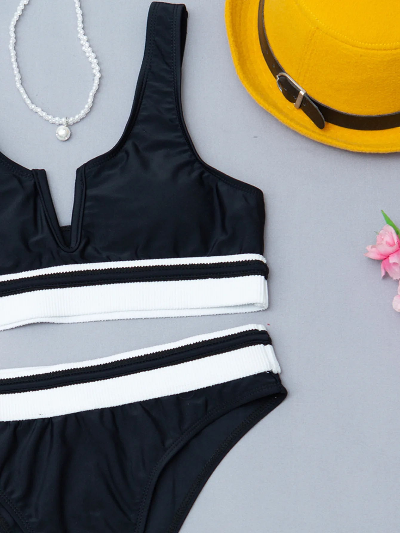 

Sexy Black White Splicing V Shaped Bikini Female Swimsuit Women Swimwear Two Piece Bikini Set Bather Bathing Suit Swim Beachwear