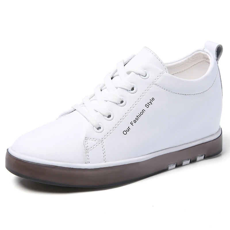 Женские кроссовки на шнуровке белые кожаные плоской подошве удобная весенняя