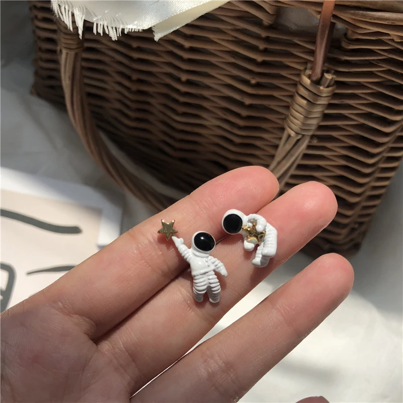

Creative Popular Styles Stars Moon Eardrop Planet Spaceman Asymmetry Earrings No Pierced Ears Women Ear Clip Exquisite Jewelry