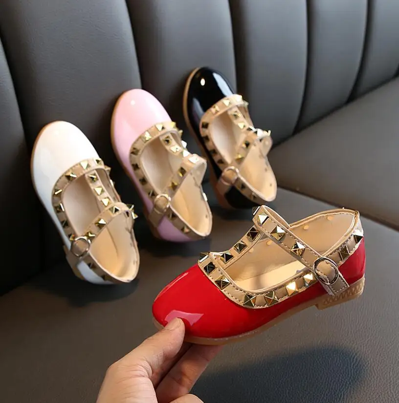 

2020 New Girls Sandals Kids Leather Casual Shoes Children Rivets Leisure Sneakers Hot Girls Princess Dance Performance Shoes