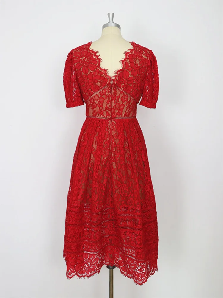 

Sexy V-neck retro solid color hollow lace waist waist multi-level A-line big swing dress ladies new autumn temperament