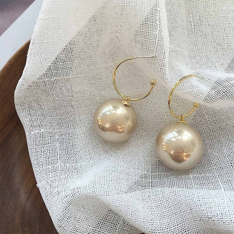 

Temperament Pearl Earrings Female Stud S925 Silver Needle European And American Fashion Exaggerated Pearl Earrings