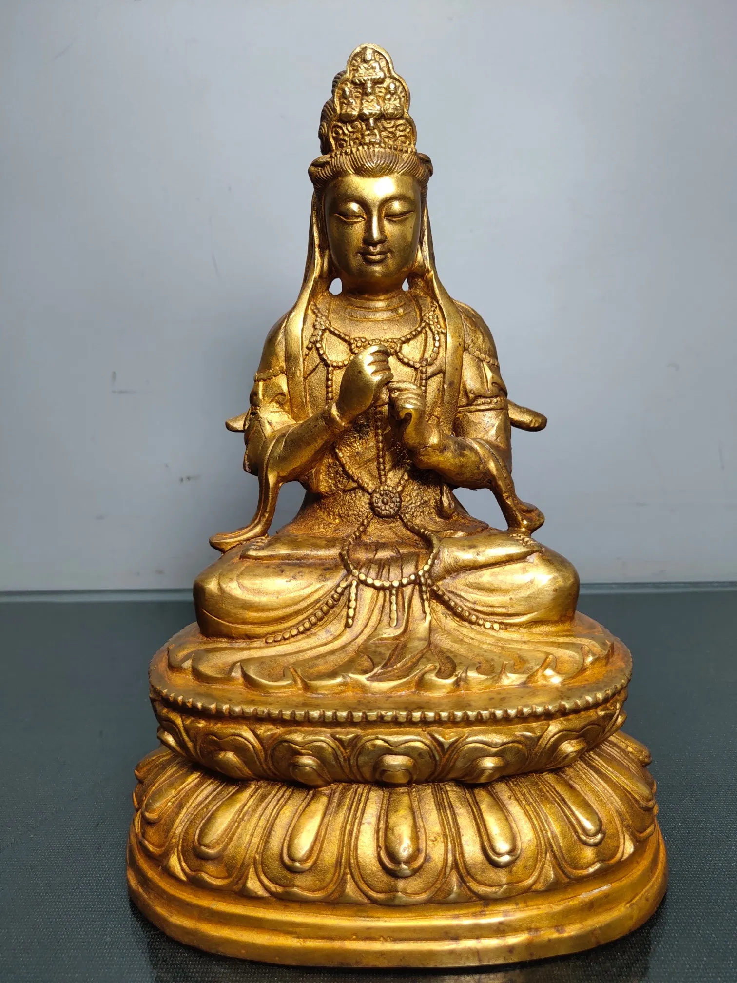 

9"Chinese temple collection Old Bronze Gilt Guanyin Bodhisattva Sitting Buddha Ornaments Town House Exorcism
