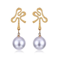 2020 wholesale hot selling jewelry fashion simple hollow pearl ladies earrings european and american big luxury earrings women
