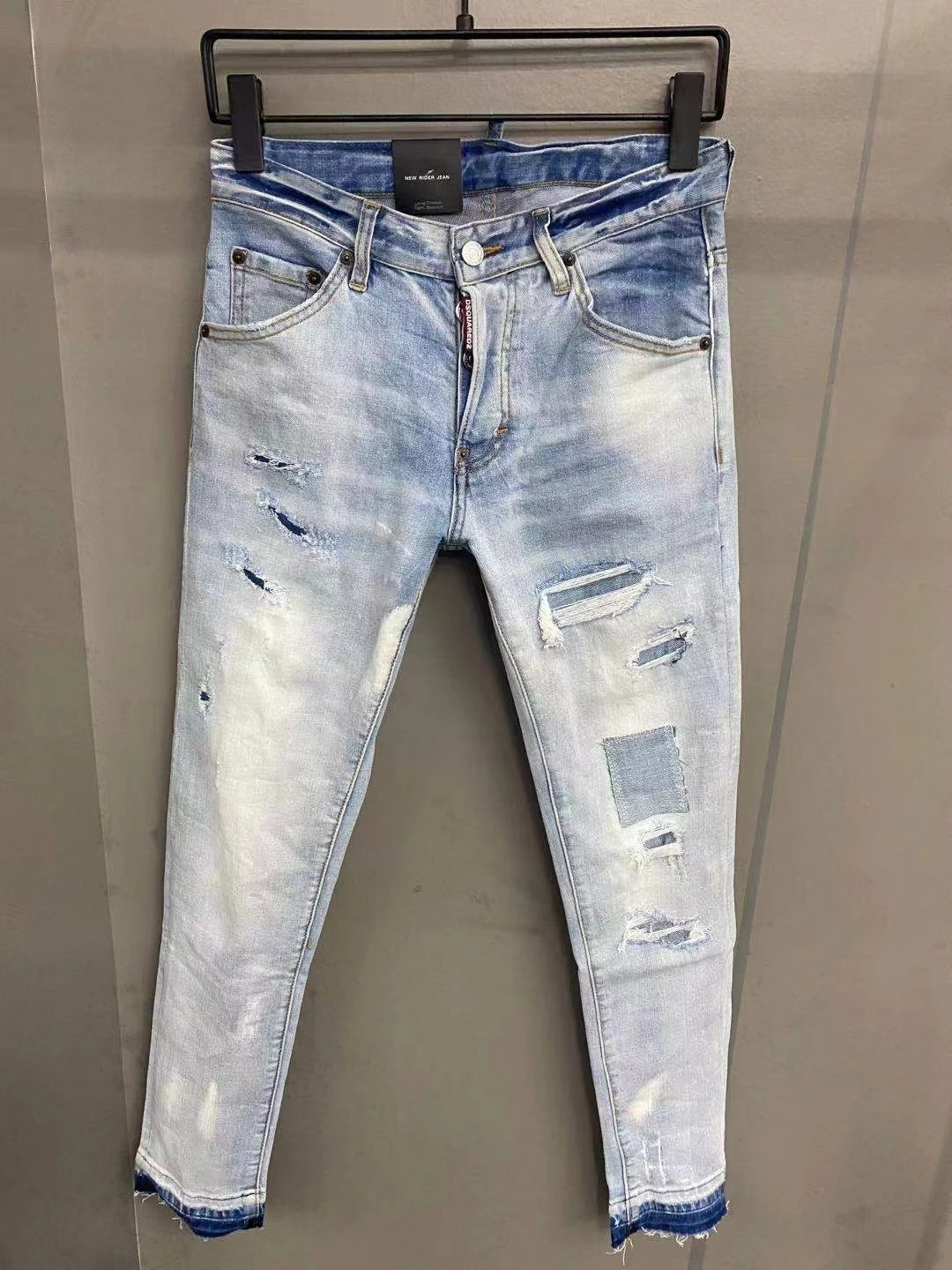 

Dsquared2 2021 Spring/Summer Men's Light Washed Blue Ripped Jeans 070