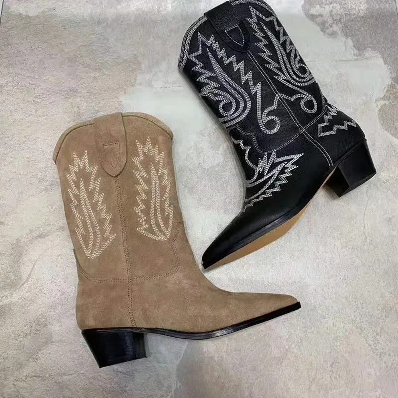 Женские замшевые ботинки с вышивкой MStacchi Бежевые до середины икры на толстом